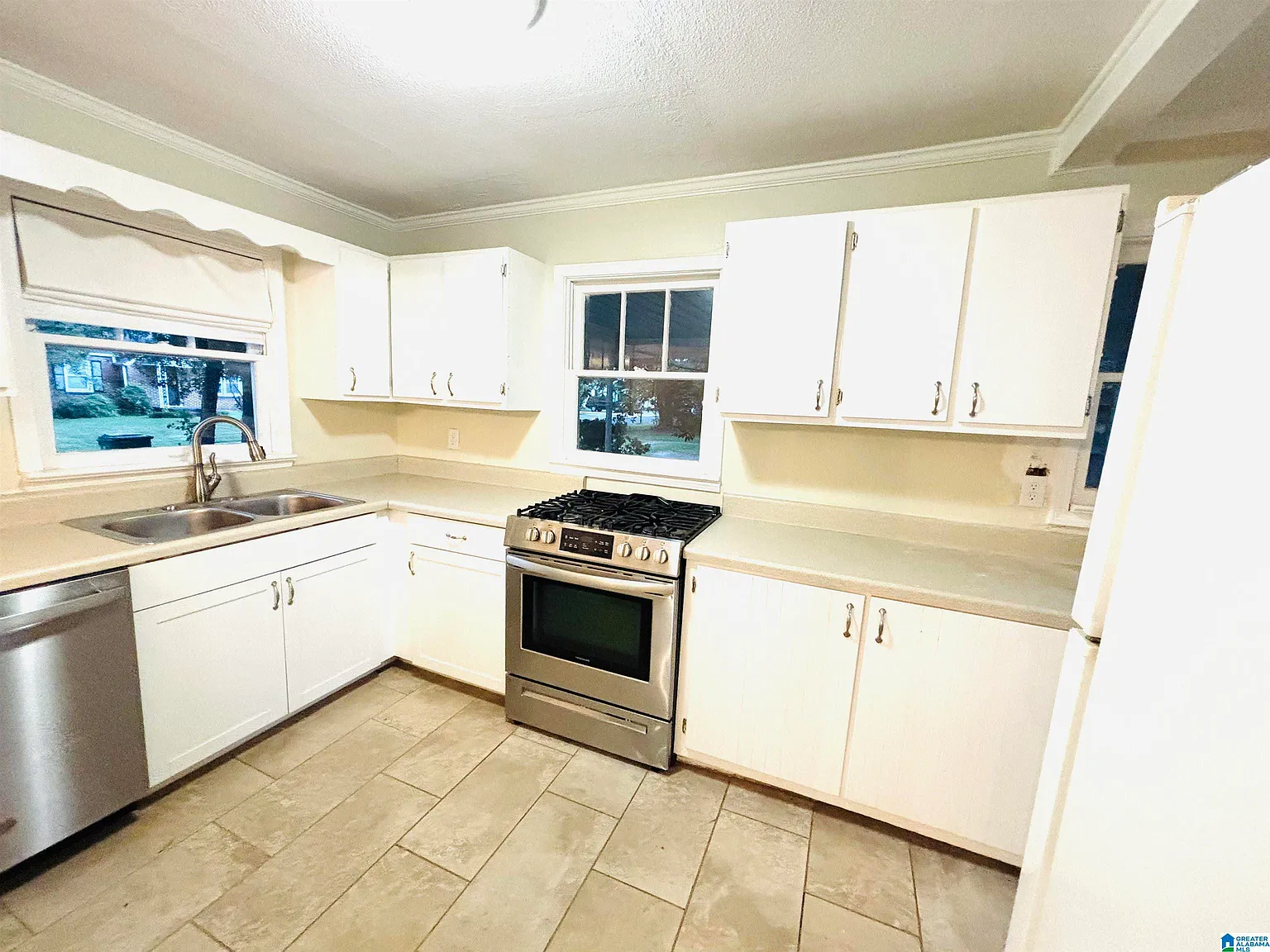 3 bed, 2.0 bath, 1525 sqft, $1,795 — Photo 2