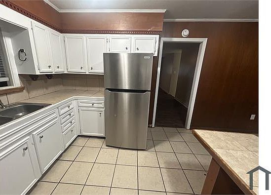 3rd image of 3001 Lakewood Dr