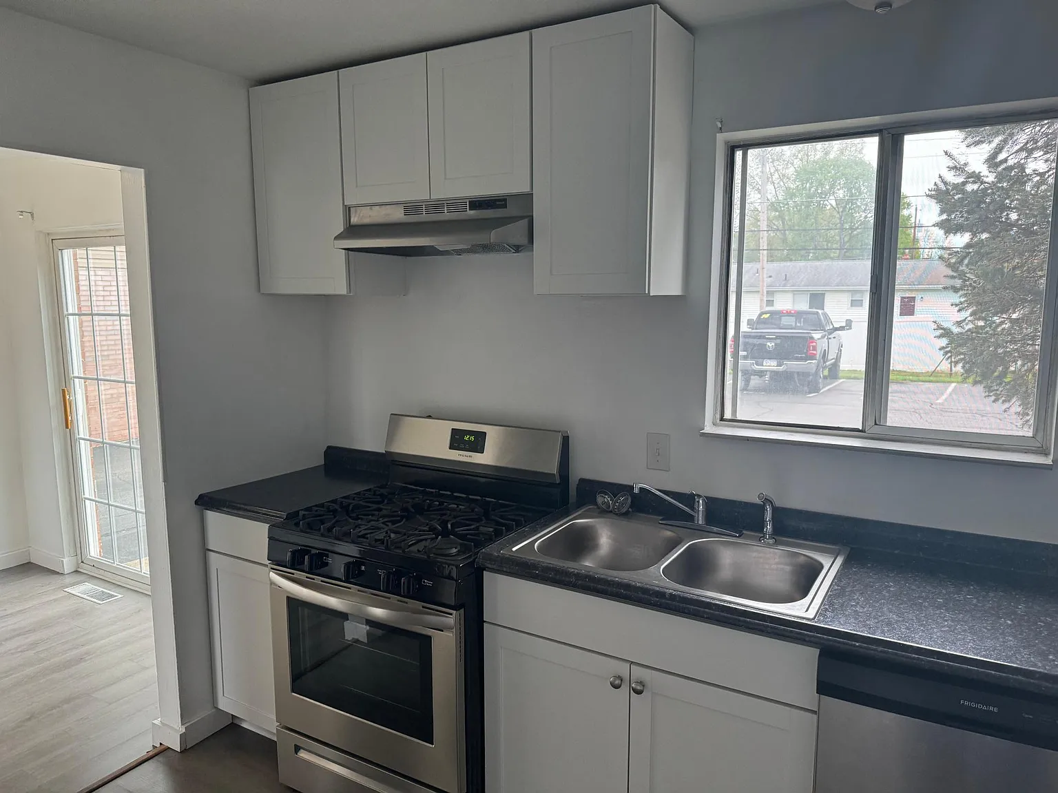 2 bed, 960 sqft, $1,050 — Photo 3