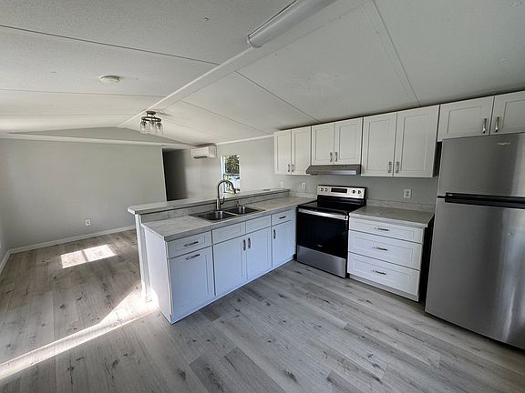 3rd image of 1101 Davis St NE #7
