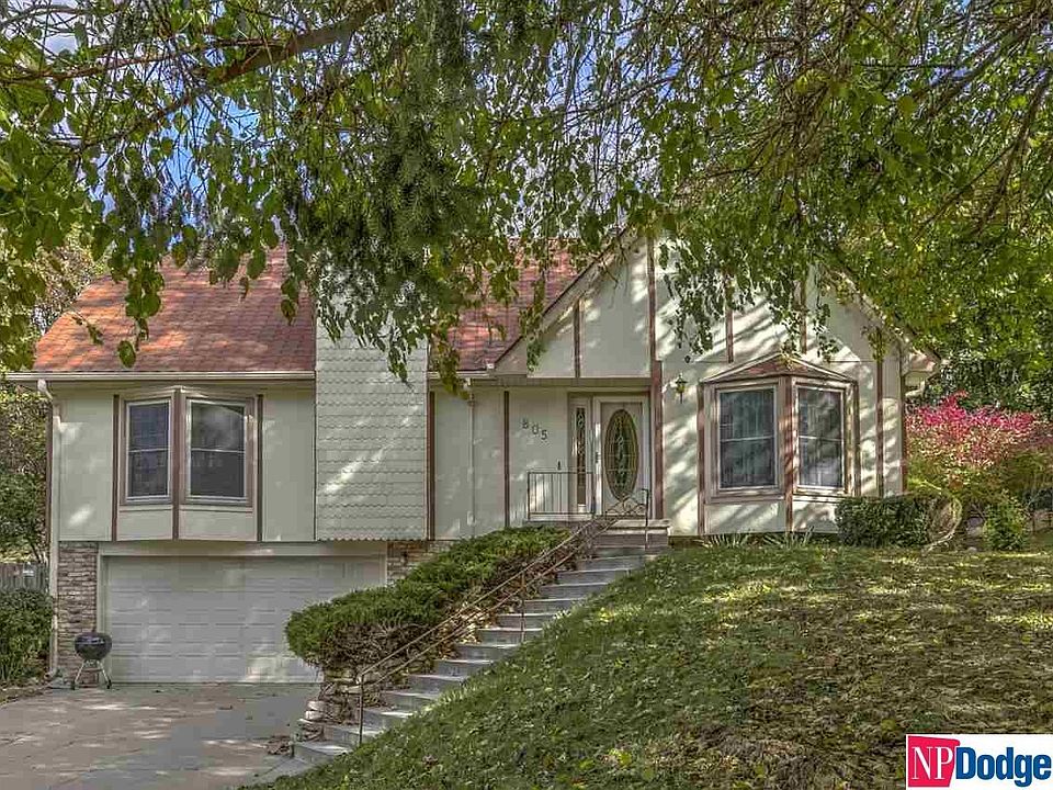 1st image of 805 Moore Dr