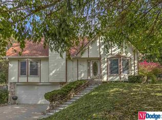 805 Moore Dr, Bellevue, NE 68005