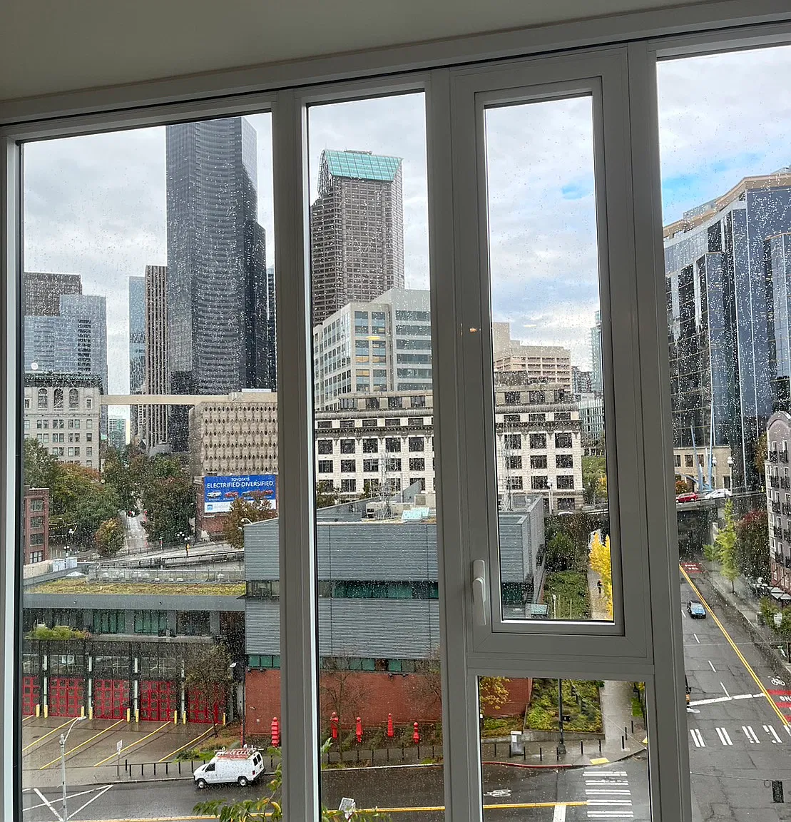 2 bed, 980 sqft, $3,100 — Photo 2