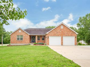 1822 Oak St, Pacific, MO 63069