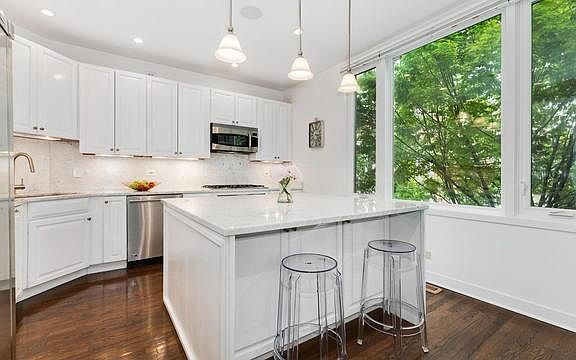 4th image of 2696 N Greenview Ave #5000