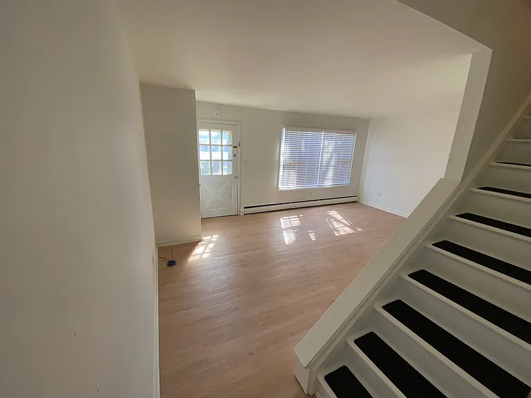 335 E Walnut St — Photo 8