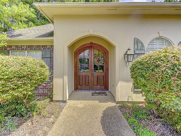 3rd image of 137 Baileys Ridge Cir