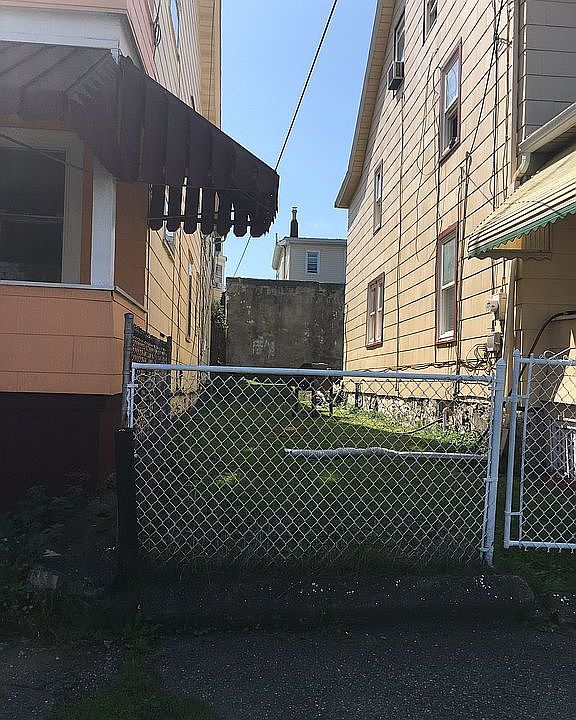 2nd image of 402 E Mine St
