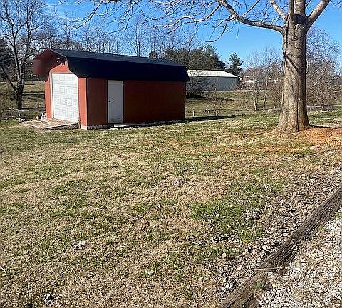 3rd image of 321 Waverly Ln