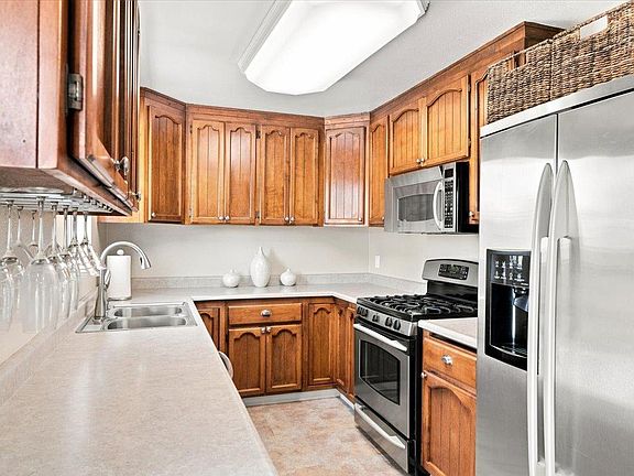 5th image of 8491 Wade Ct