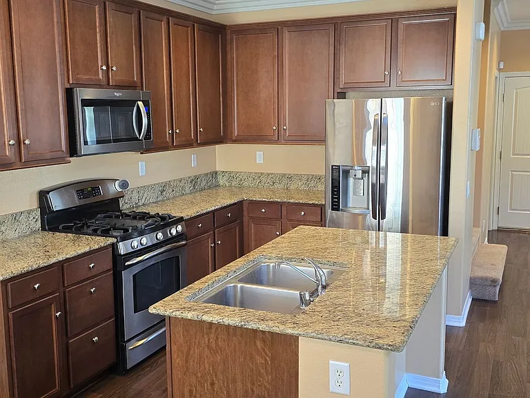 3060 N Juneberry St — Photo 2