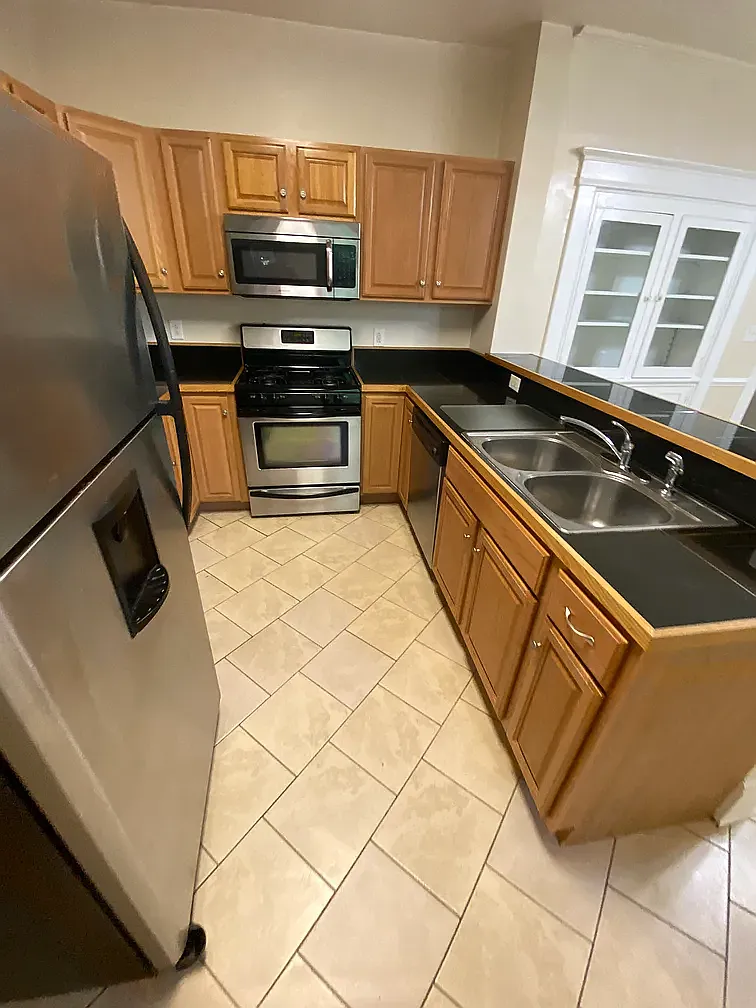 2 bed, 1100 sqft, $2,195 — Photo 3