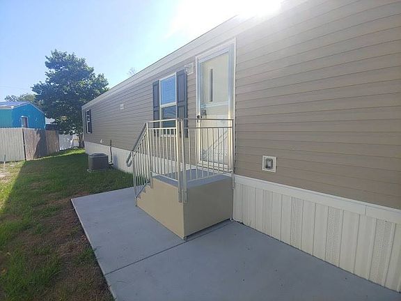 5th image of 3211 53rd Ave N