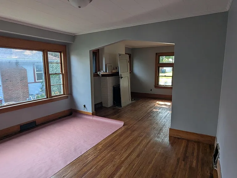 817 Western Ave — Photo 6