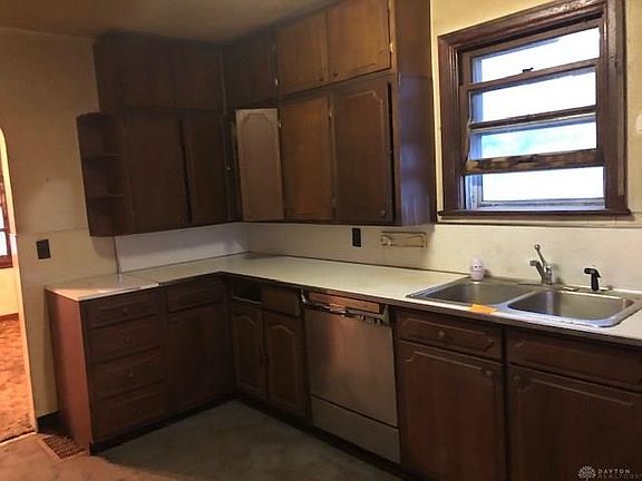 3rd image of 630 E Main St