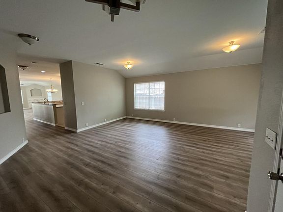 5th image of 3004 Elderberry Dr