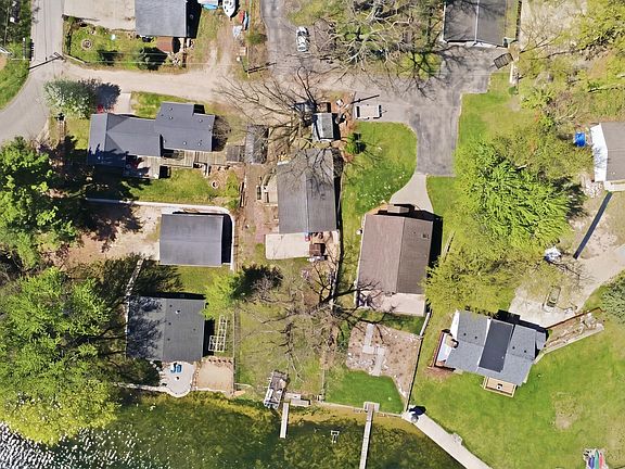 3rd image of 11816 Maywood Dr NE