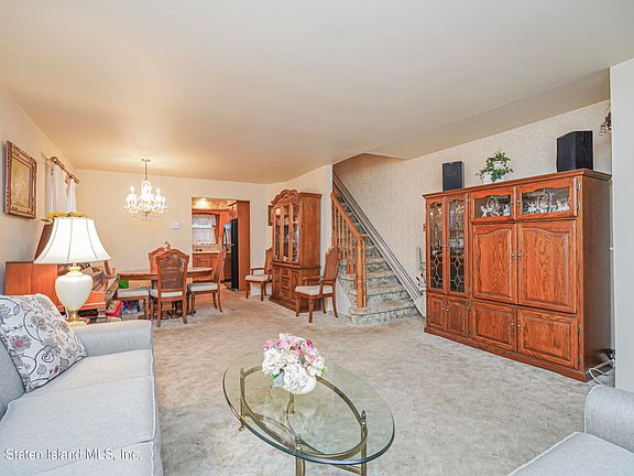 5th image of 361 Chesterton Ave