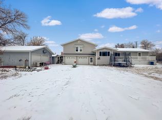 118 3rd Ave SW, Garrison, ND 58540