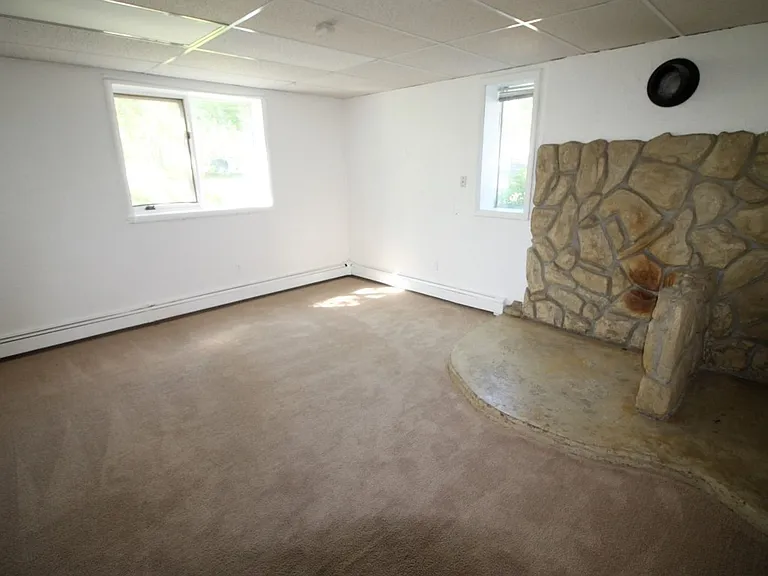 3766 Lyle Ave — Photo 4