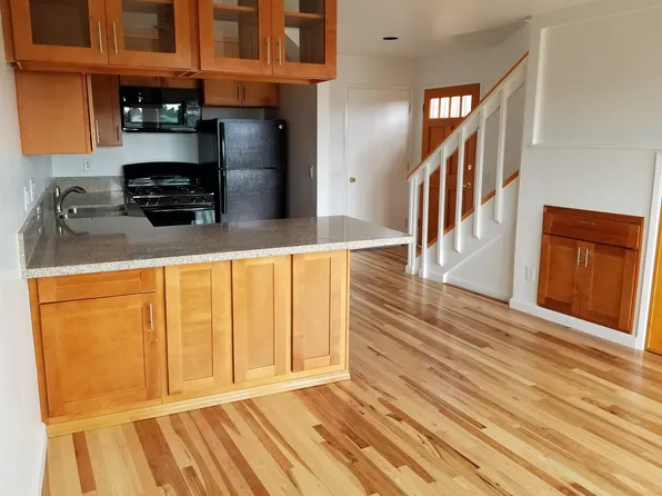 216 The Cir, Vista, CA 92084
