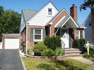 127 Woodlawn Ave, Valley Stream, NY 11581