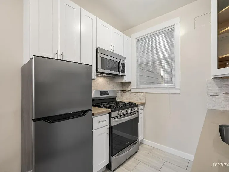 36 Cervantes Blvd #6 — Photo 1