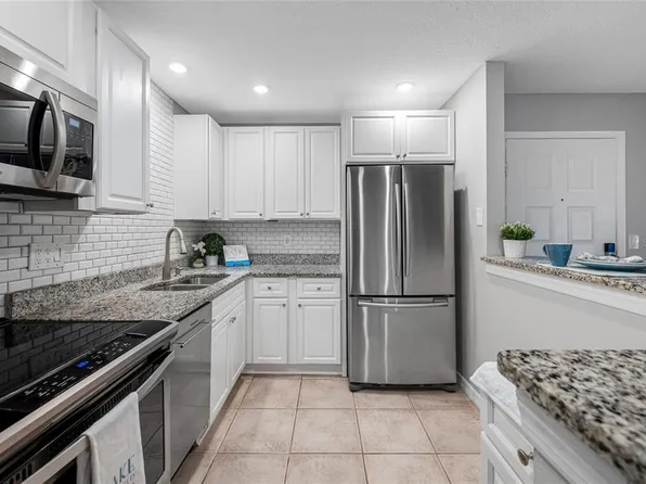 3295 Fox Chase Cir N APT 105, Palm Harbor, FL 34683