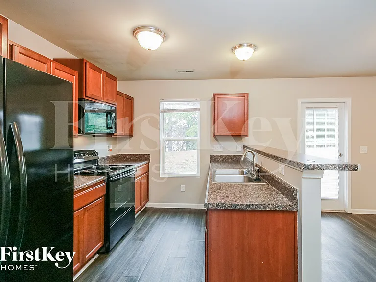 513 Ellingsworth Ln — Photo 5
