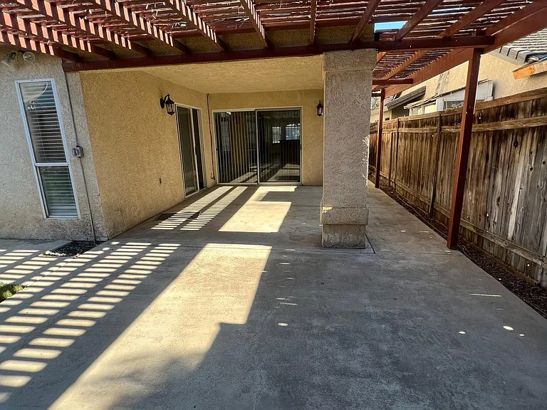 921 Fedora Ave — Photo 13