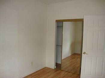 5th image of 1118 E 1st St