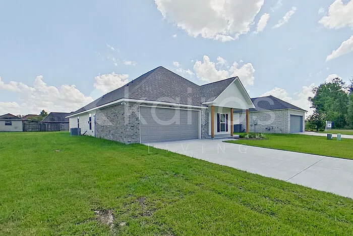 4 bed, 2.0 bath, 1814 sqft, $2,195 — Photo 2