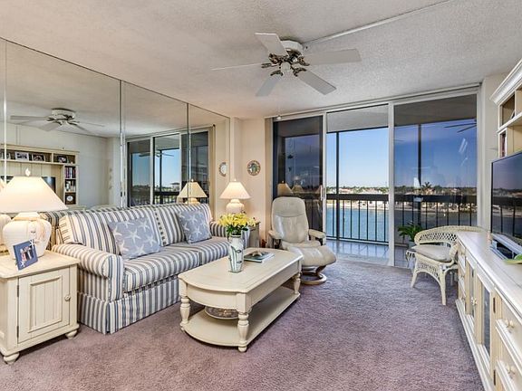 3rd image of 591 Seaview Ct APT 506