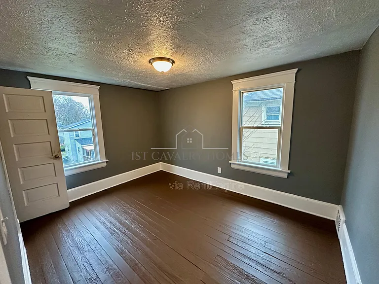 435 Windsor St — Photo 9