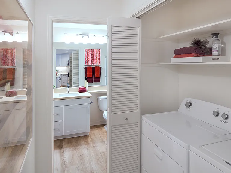 Torrey Ridge Apartment Homes — Photo 6