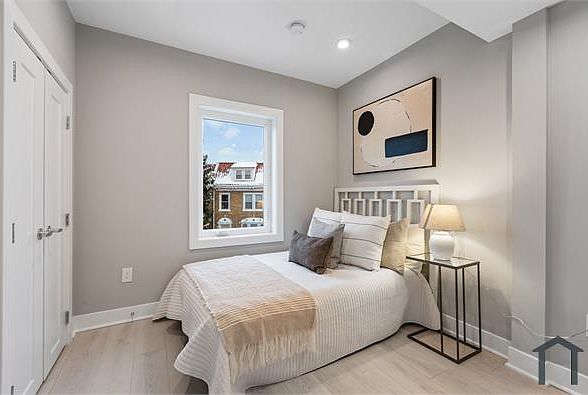 1st image of 3519 16th St NW Room 4