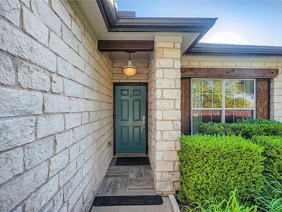 4th image of 328 Golden Eagle Ln