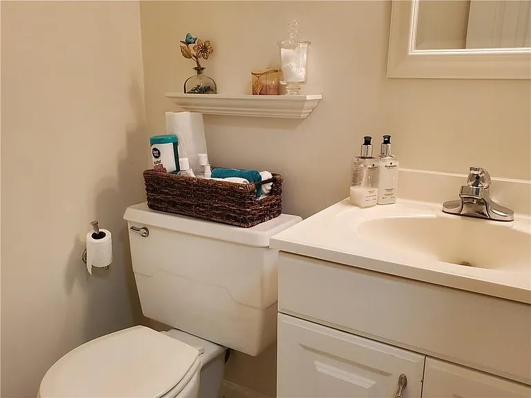 2190 NE 68th St #526 — Photo 5