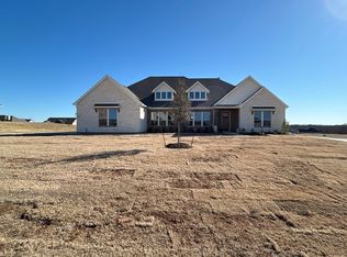 811 Westover Dr, Van Alstyne, TX 75495