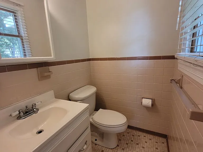 2237 Maple St — Photo 15