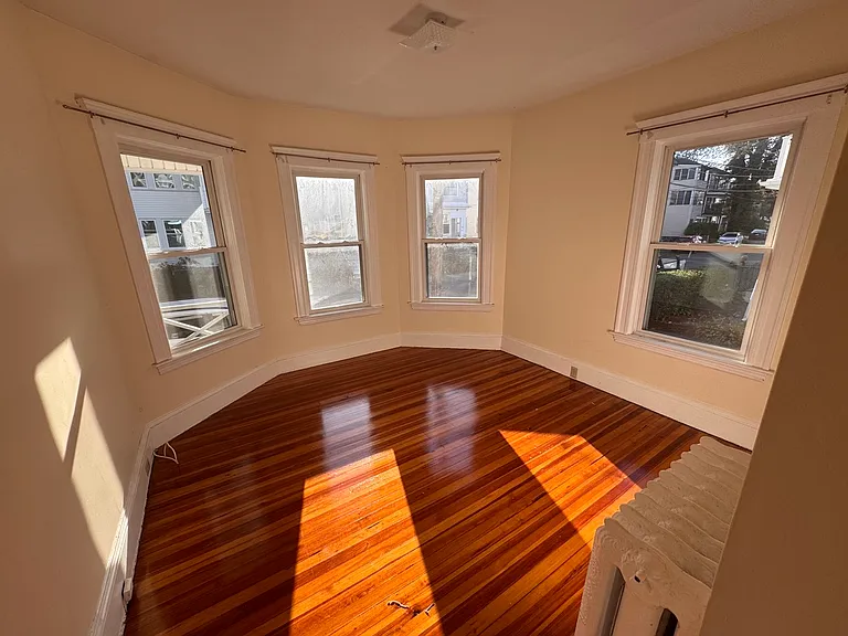 44 Wilson Ave — Photo 2