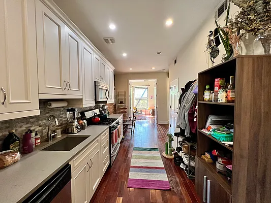 Rented by Massada Home Sales Inc | media 21