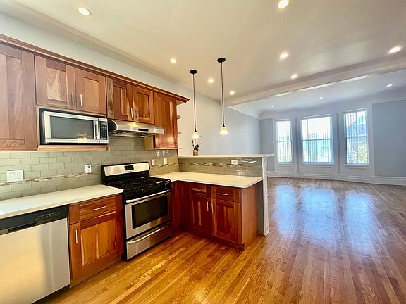 2nd image of 634 Baker St #2