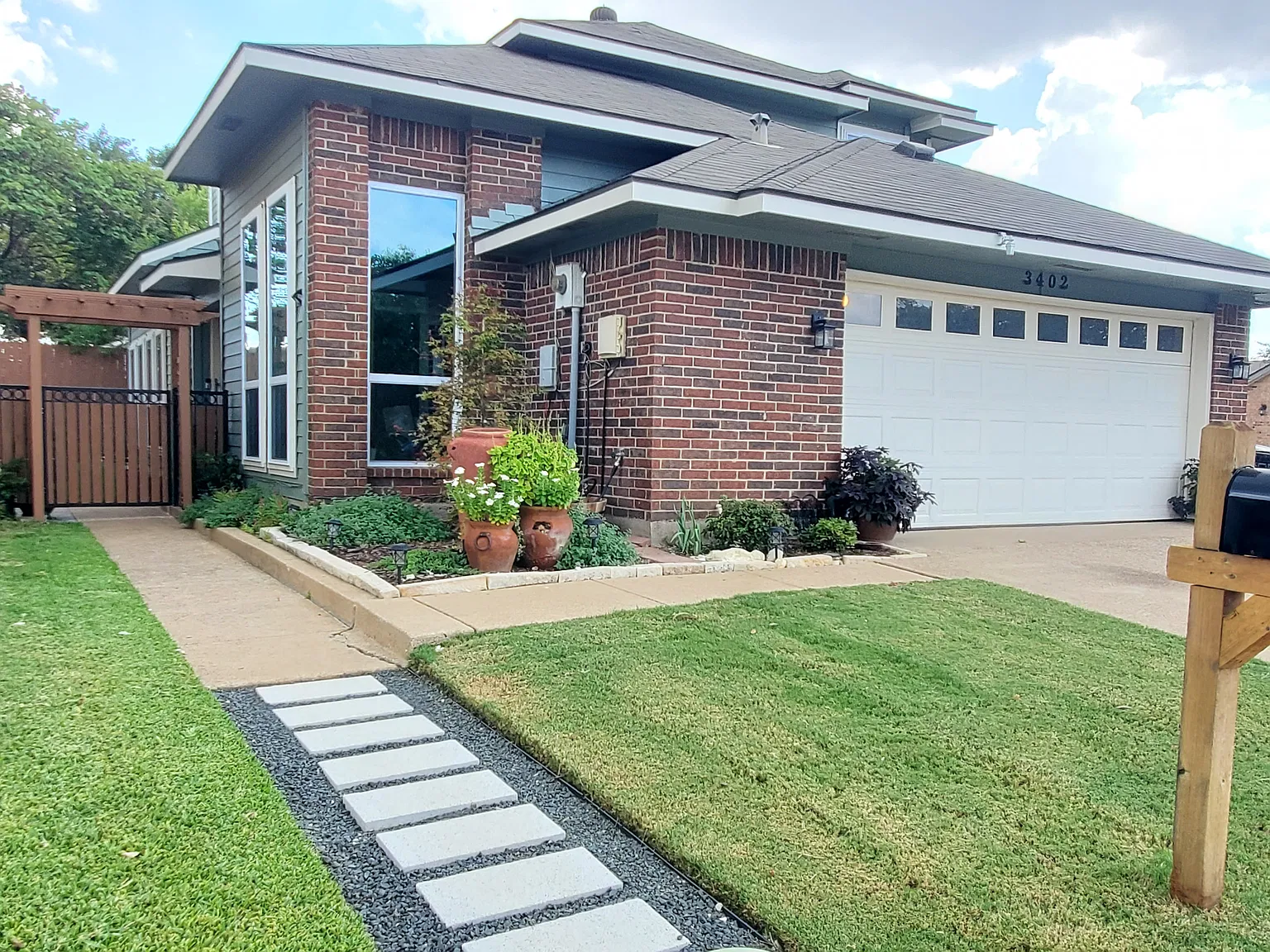 3 bed, 2.5 bath, 1619 sqft, $2,600 — Photo 2