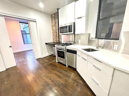 1st image of 440 10th Ave #2M