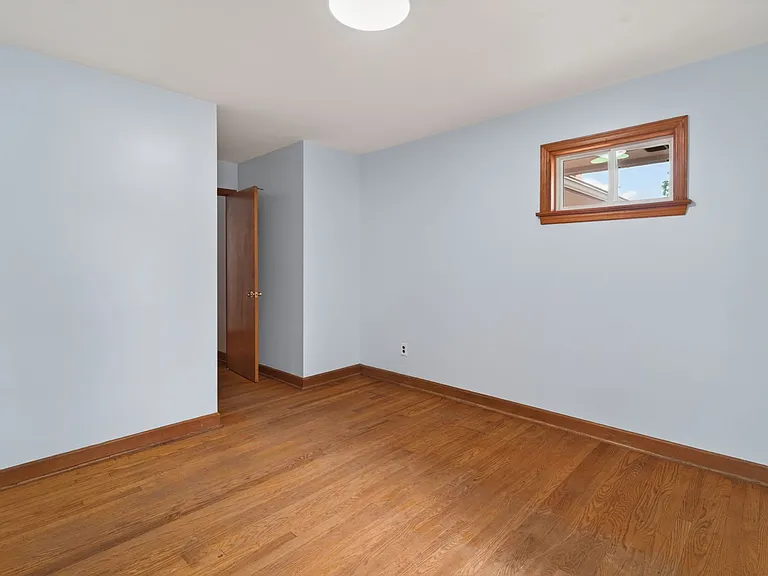 110 Marvin Dr — Photo 21
