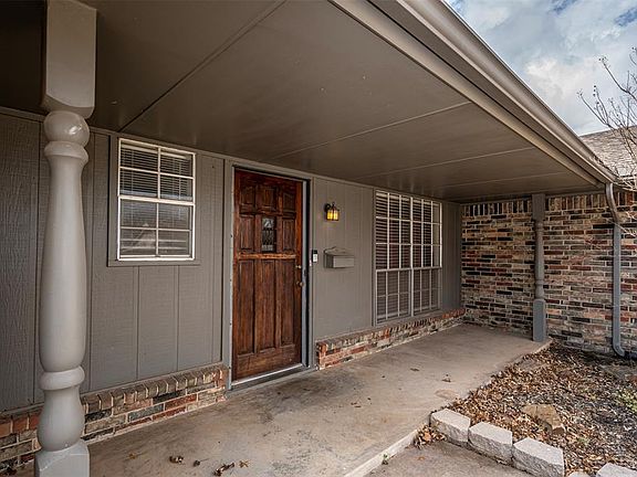 2nd image of 2111 Bellaire Dr