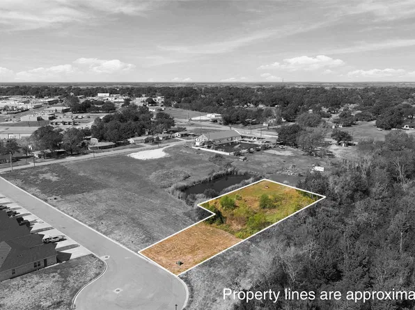 Vitava Dr, West, TX 76691