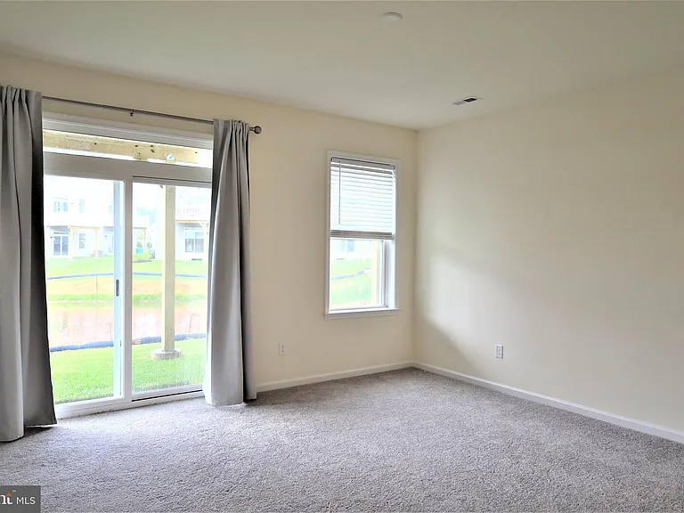 61 Becker Dr — Photo 2