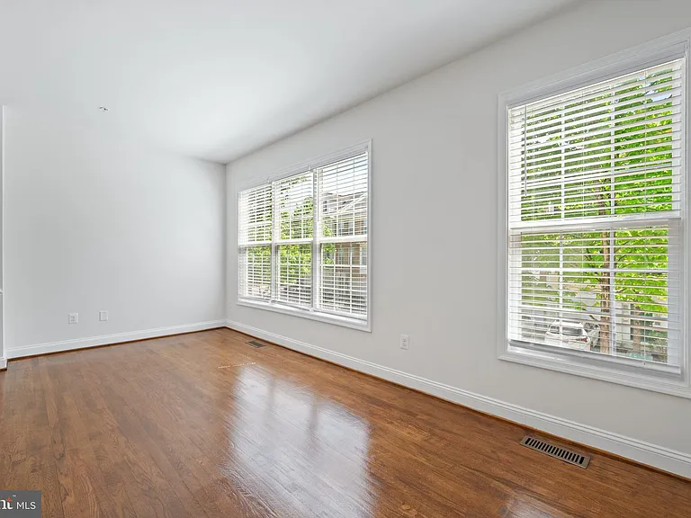 8342 Broderick Cir — Photo 6